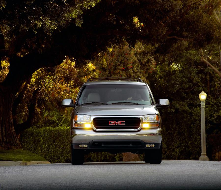  GMC Yukon 2003 года  (фото 10 из 20)